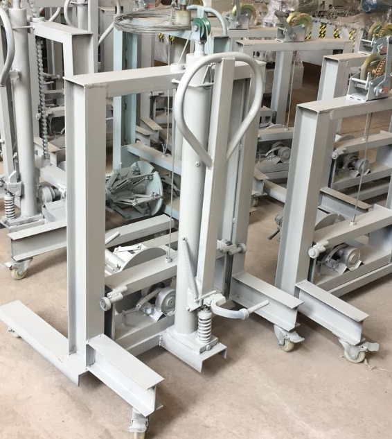 it also has hydraulic type with more power for the uncoiler cart